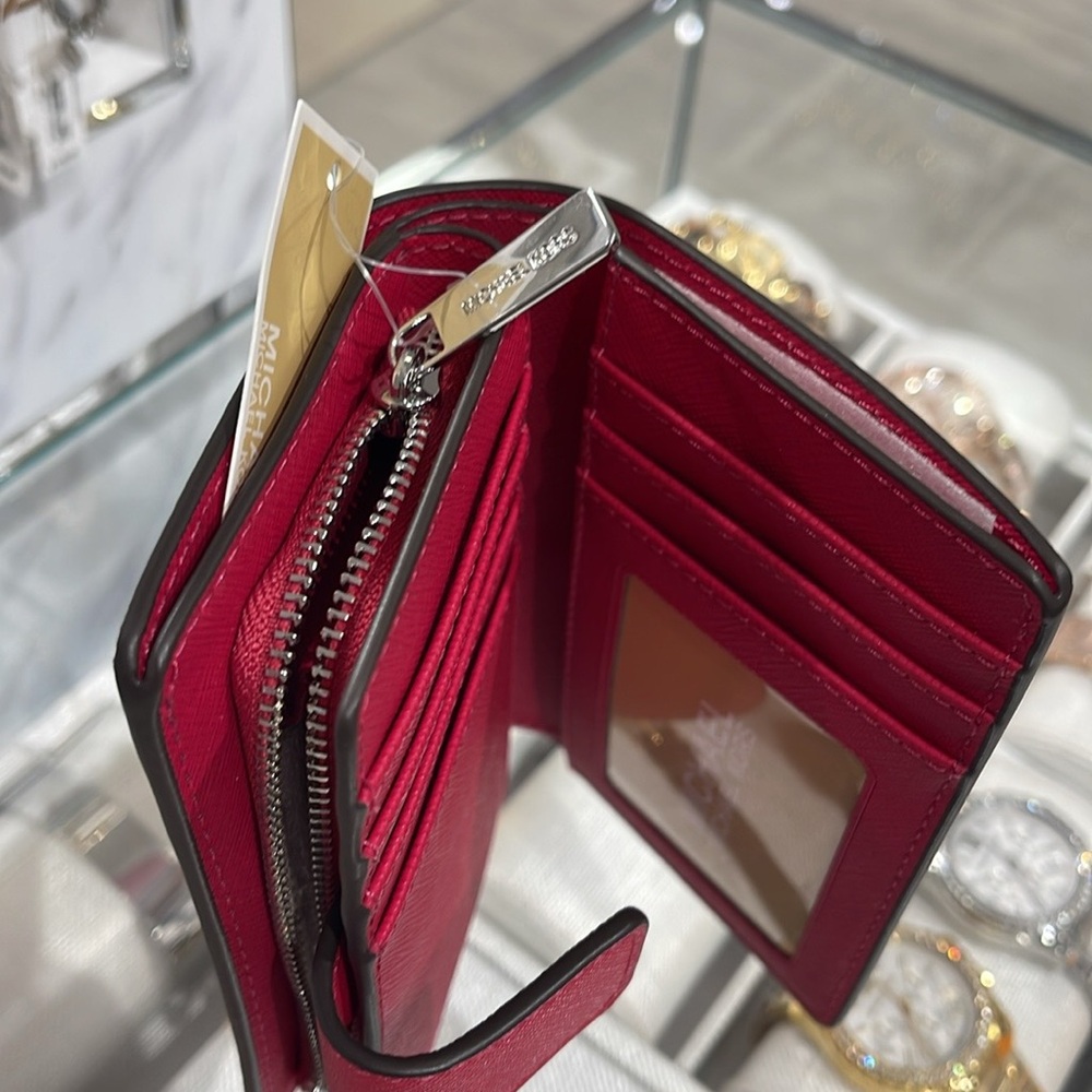 MICHAEL KORS Medium Saffiano Leather Bifold ZP CN Wallet
COLOR DK RASPBERRY
NWT - Picture 10 of 16